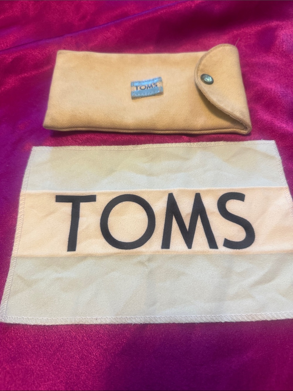 TOMS Sunglasses Case and Cleaning Cloth - Beige/blue